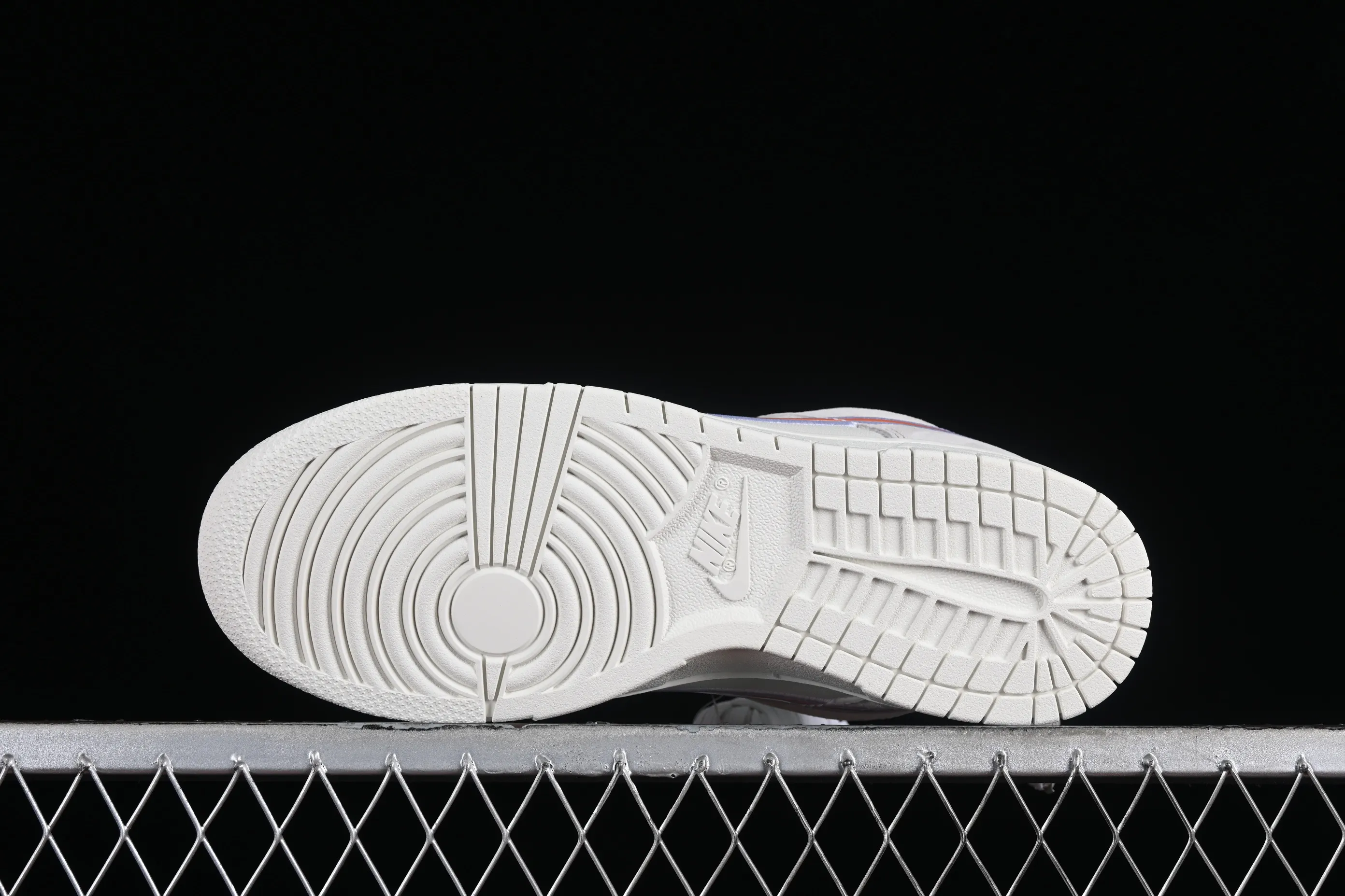 All categories Nk SB Dunk Series Nk SB Dunk Low low-top sneakers Nk Dunk Low "Iridescent Swoosh" beige gray rainbow SB low-top casual sneakers HF5074-133